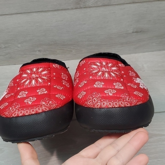 The North Face x Supreme \'Red Bandana\'Mens Loafer Puffer Slippers shoes sz 7 main image 4